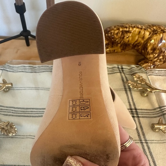 EUC Pour la Victoire Dusty Pink/Beige Suede Block Heel Pumps - Picture 3 of 3